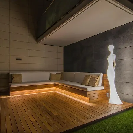 Spaces Garden Paradise 3 Bedroom, 3 Bathroom, Huge Private Garden-terrace, Pool- Sleeps Up To 8 * 시체스