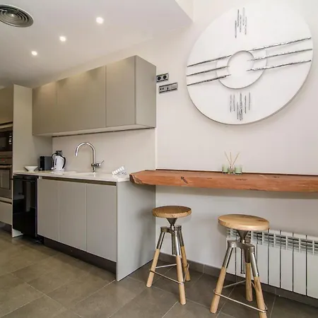 Spaces Garden Paradise 3 Bedroom, 3 Bathroom, Huge Private Garden-terrace, Pool- Sleeps Up To 8 锡切斯