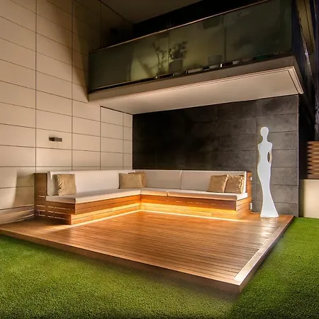 Spaces Garden Paradise 3 Bedroom, 3 Bathroom, Huge Private Garden-terrace, Pool- Sleeps Up To 8 锡切斯