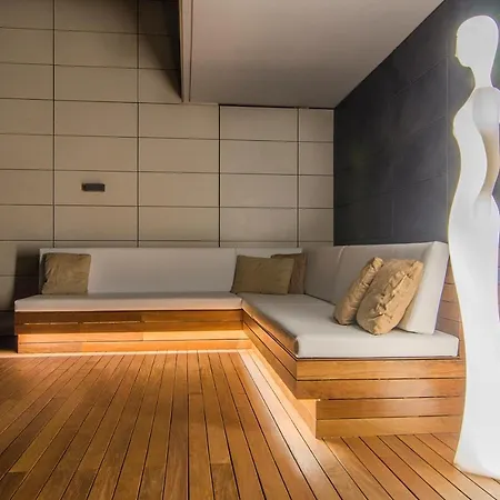 Spaces Garden Paradise 3 Bedroom, 3 Bathroom, Huge Private Garden-terrace, Pool- Sleeps Up To 8 아파트 시체스