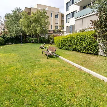 Spaces Garden Paradise 3 Bedroom, 3 Bathroom, Huge Private Garden-terrace, Pool- Sleeps Up To 8 * 锡切斯
