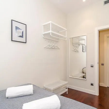 아파트 Spaces Garden Paradise 3 Bedroom, 3 Bathroom, Huge Private Garden-terrace, Pool- Sleeps Up To 8 시체스