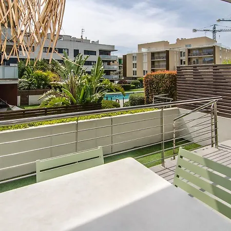Spaces Garden Paradise 3 Bedroom, 3 Bathroom, Huge Private Garden-terrace, Pool- Sleeps Up To 8 아파트 시체스