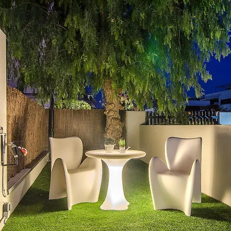 아파트 Spaces Garden Paradise 3 Bedroom, 3 Bathroom, Huge Private Garden-terrace, Pool- Sleeps Up To 8 *