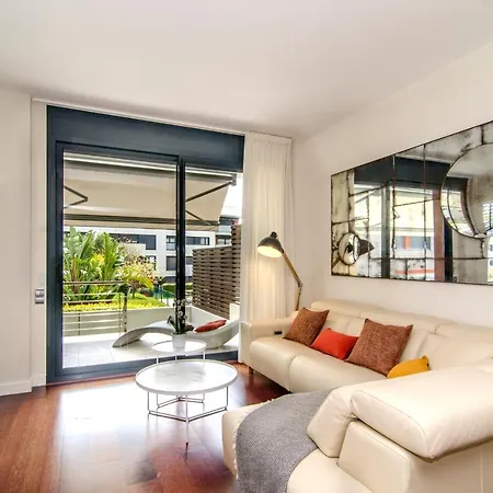 Spaces Garden Paradise 3 Bedroom, 3 Bathroom, Huge Private Garden-terrace, Pool- Sleeps Up To 8 锡切斯