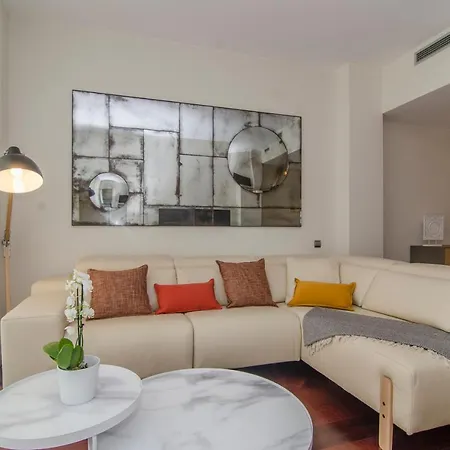 Spaces Garden Paradise 3 Bedroom, 3 Bathroom, Huge Private Garden-terrace, Pool- Sleeps Up To 8 아파트 시체스