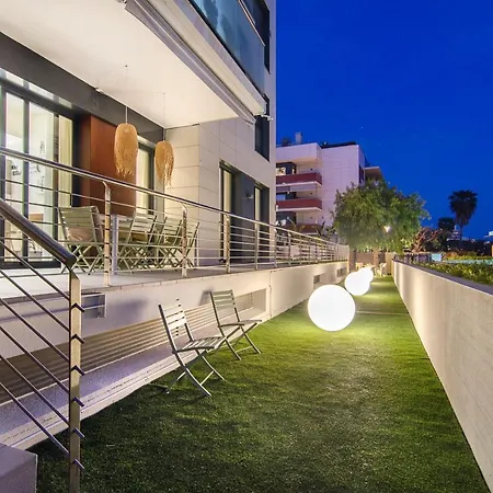 Spaces Garden Paradise 3 Bedroom, 3 Bathroom, Huge Private Garden-terrace, Pool- Sleeps Up To 8 아파트 시체스