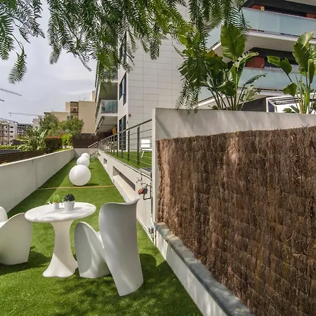 아파트 Spaces Garden Paradise 3 Bedroom, 3 Bathroom, Huge Private Garden-terrace, Pool- Sleeps Up To 8 *