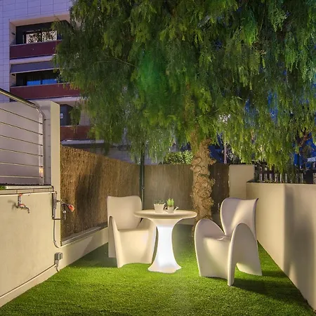 Spaces Garden Paradise 3 Bedroom, 3 Bathroom, Huge Private Garden-terrace, Pool- Sleeps Up To 8 아파트
