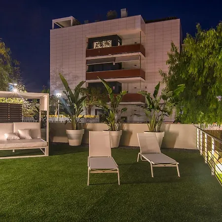 Spaces Garden Paradise 3 Bedroom, 3 Bathroom, Huge Private Garden-terrace, Pool- Sleeps Up To 8 아파트