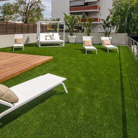 Spaces Garden Paradise 3 Bedroom, 3 Bathroom, Huge Private Garden-terrace, Pool- Sleeps Up To 8 * 锡切斯