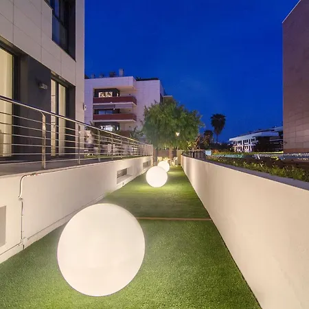 Spaces Garden Paradise 3 Bedroom, 3 Bathroom, Huge Private Garden-terrace, Pool- Sleeps Up To 8 아파트 시체스