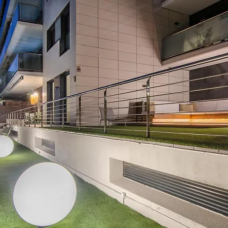 아파트 Spaces Garden Paradise 3 Bedroom, 3 Bathroom, Huge Private Garden-terrace, Pool- Sleeps Up To 8 *