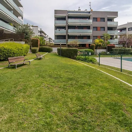 Spaces Garden Paradise 3 Bedroom, 3 Bathroom, Huge Private Garden-terrace, Pool- Sleeps Up To 8 아파트 시체스