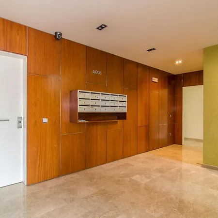 公寓 Spaces Garden Paradise 3 Bedroom, 3 Bathroom, Huge Private Garden-terrace, Pool- Sleeps Up To 8 *