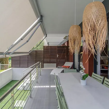아파트 Spaces Garden Paradise 3 Bedroom, 3 Bathroom, Huge Private Garden-terrace, Pool- Sleeps Up To 8 시체스