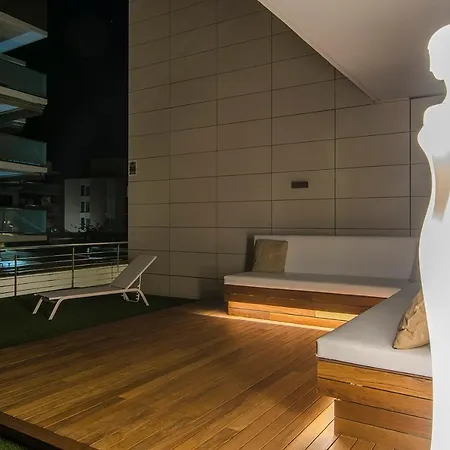 Spaces Garden Paradise 3 Bedroom, 3 Bathroom, Huge Private Garden-terrace, Pool- Sleeps Up To 8 아파트