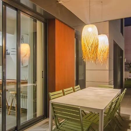 아파트 Spaces Garden Paradise 3 Bedroom, 3 Bathroom, Huge Private Garden-terrace, Pool- Sleeps Up To 8 시체스