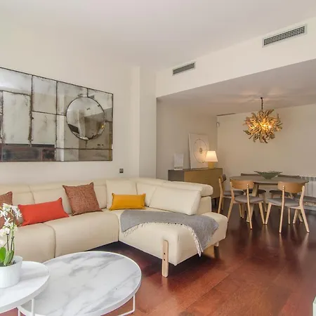 아파트 Spaces Garden Paradise 3 Bedroom, 3 Bathroom, Huge Private Garden-terrace, Pool- Sleeps Up To 8 *