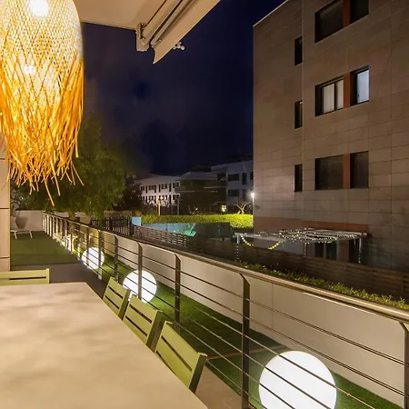 Spaces Garden Paradise 3 Bedroom, 3 Bathroom, Huge Private Garden-terrace, Pool- Sleeps Up To 8 아파트 *
