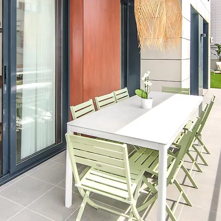 Spaces Garden Paradise 3 Bedroom, 3 Bathroom, Huge Private Garden-terrace, Pool- Sleeps Up To 8 아파트 시체스