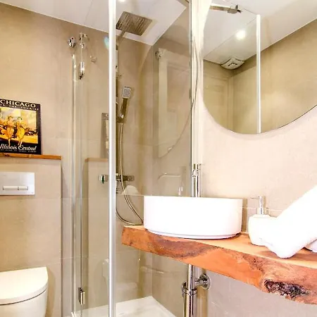 아파트 Spaces Garden Paradise 3 Bedroom, 3 Bathroom, Huge Private Garden-terrace, Pool- Sleeps Up To 8