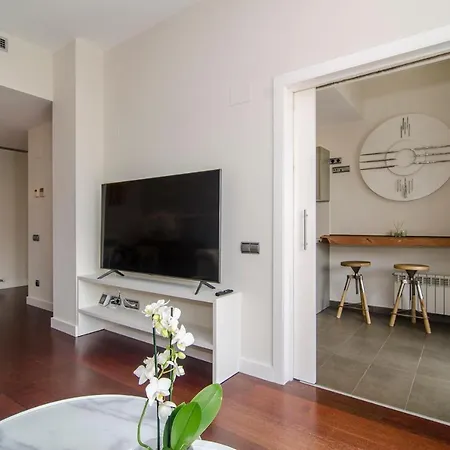 아파트 Spaces Garden Paradise 3 Bedroom, 3 Bathroom, Huge Private Garden-terrace, Pool- Sleeps Up To 8 *