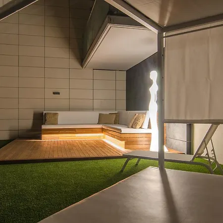 Apartment Spaces Garden Paradise 3 Bedroom, 3 Bathroom, Huge Private Garden-terrace, Pool- Sleeps Up To 8